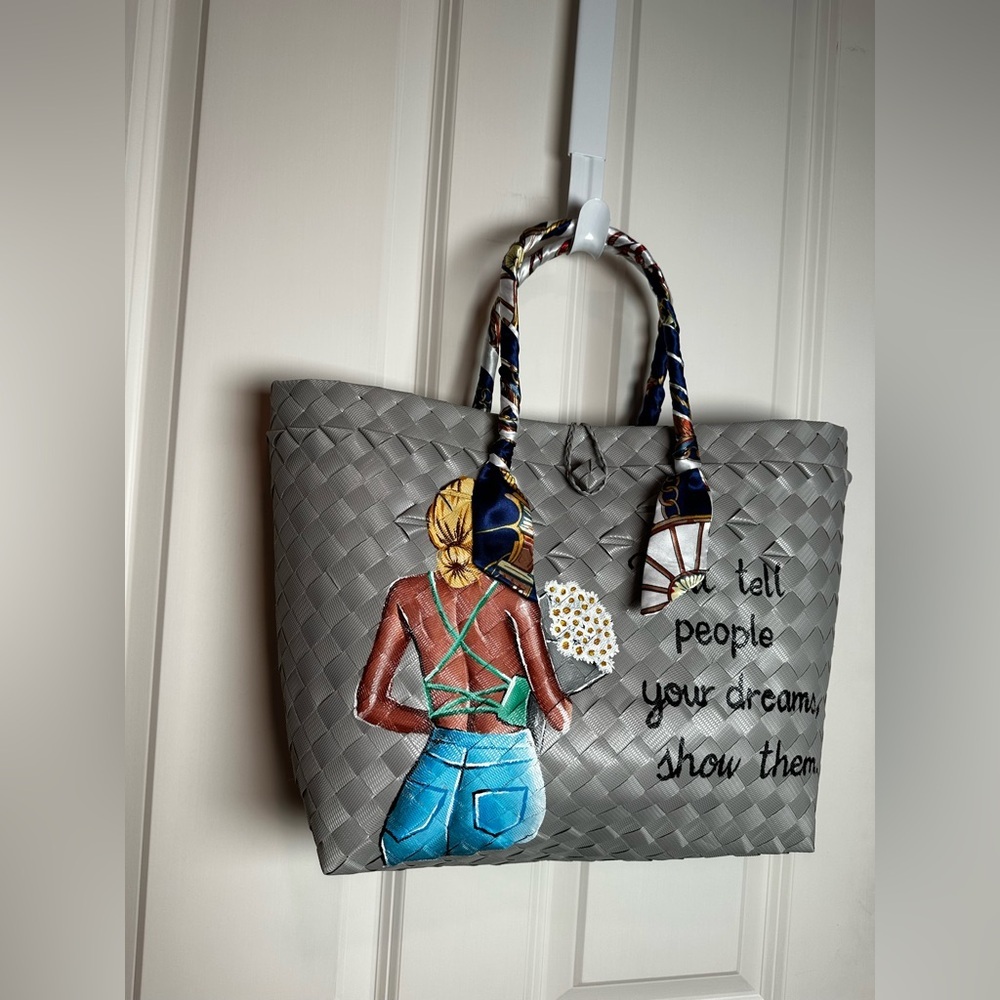 Gray Woven plastic Tote Bag with Artistic Design - Picture 3 of 10
